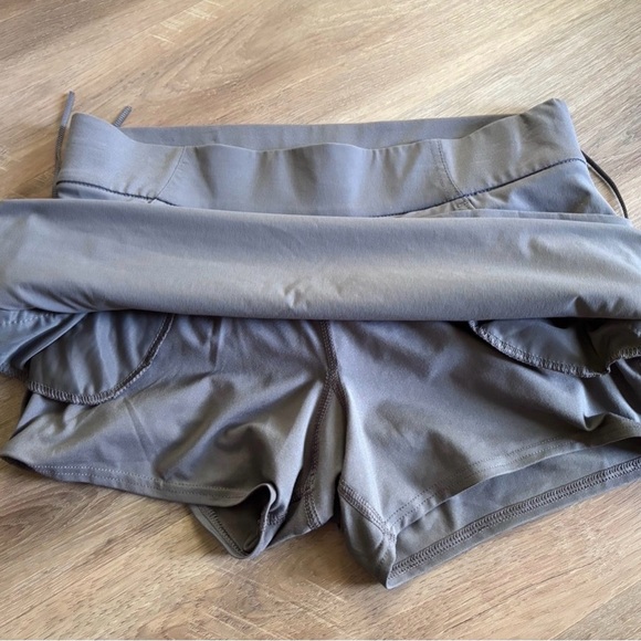 Columbia Women's Skort in Gray - Picture 5 of 5